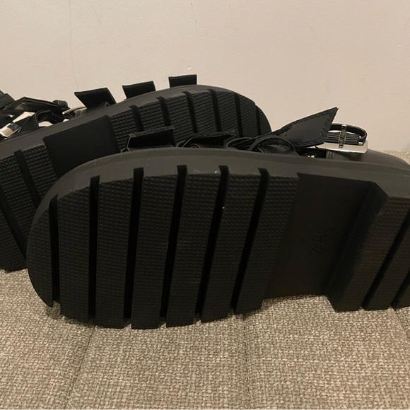 Zara black strapped platform sandals. Size 38/7.5 - Picture 3 of 6